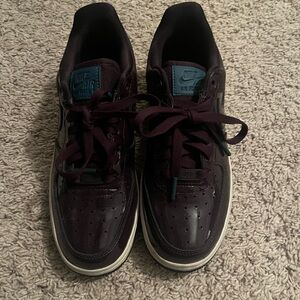 Nike Women’s Sneakers - Deep Purple and Teal